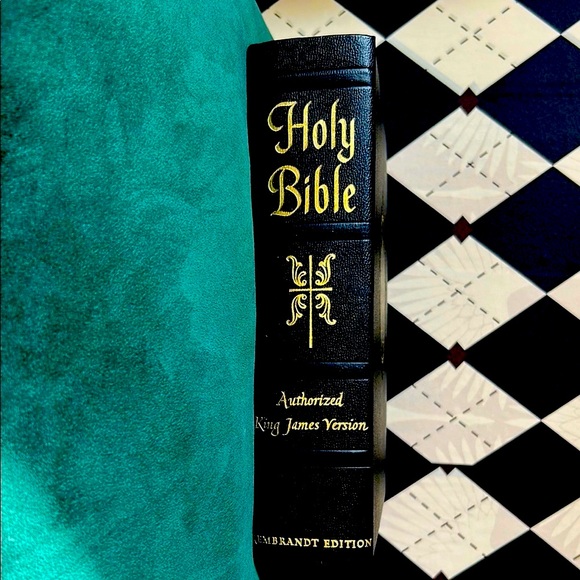 REMBRANDT Holy Bible — Family Bible – Ornate King James Version - HUGE - Picture 5 of 17